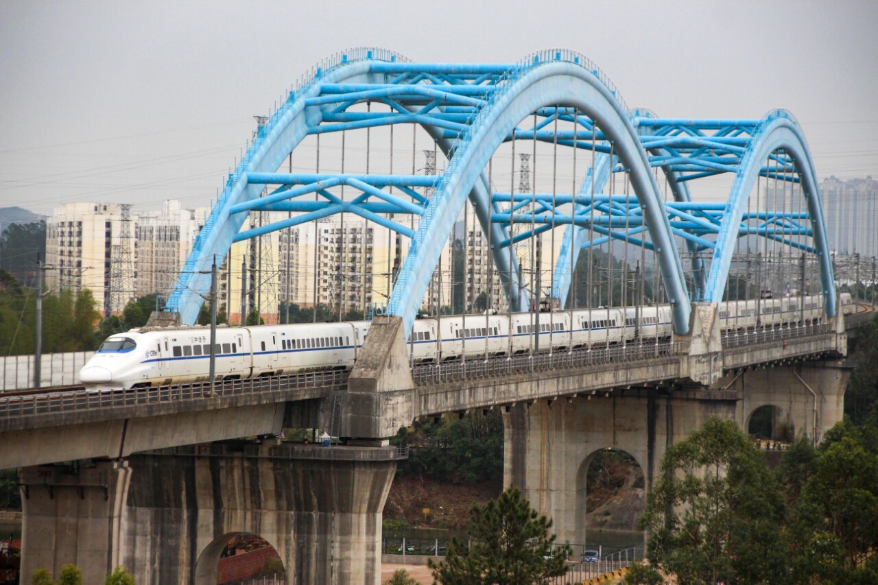 看,横跨钦江的铁路双线特大桥