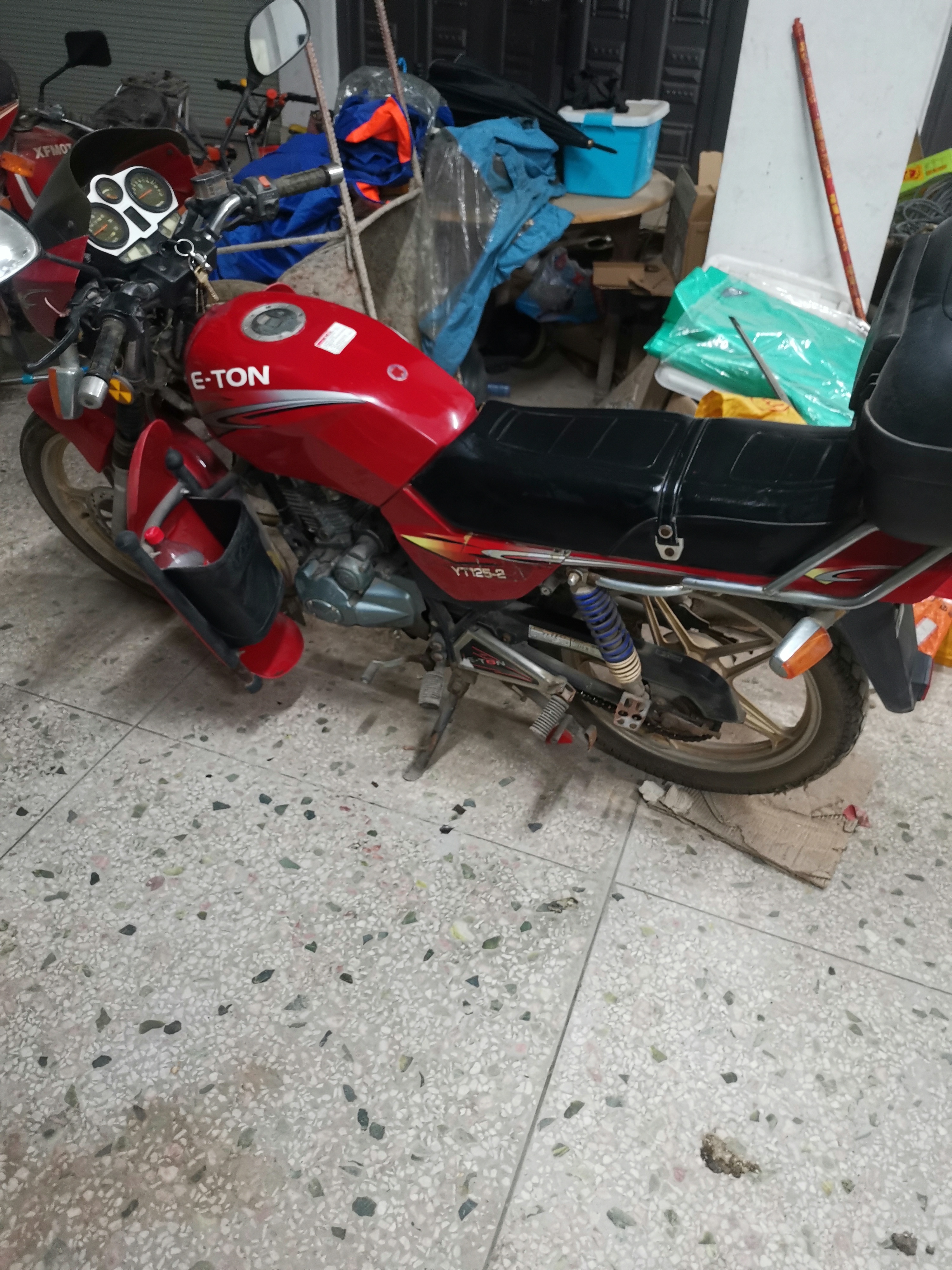 卖台脱审摩托车