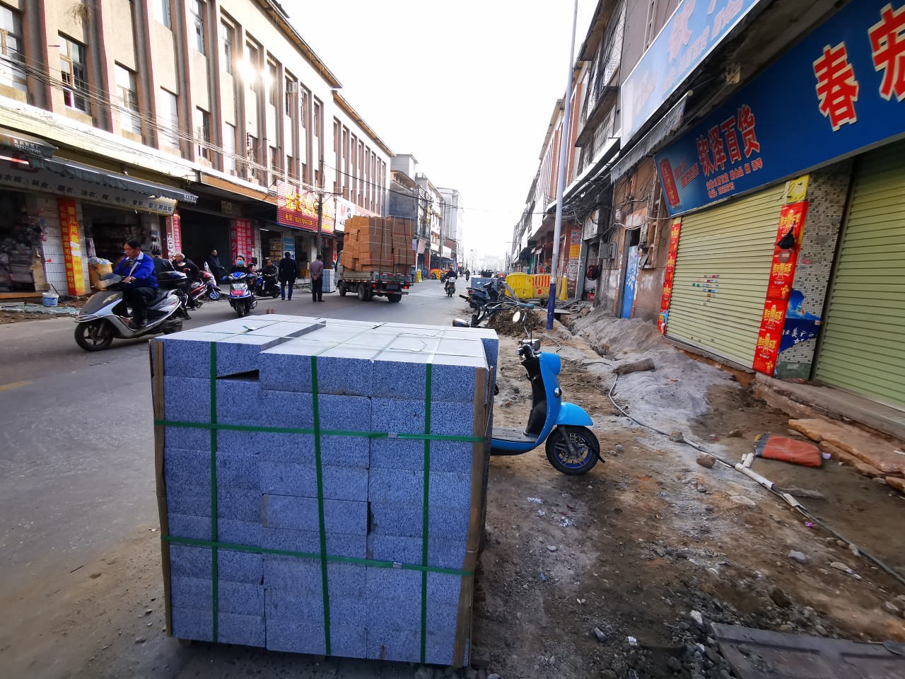 钦州一马路为何如此热闹?