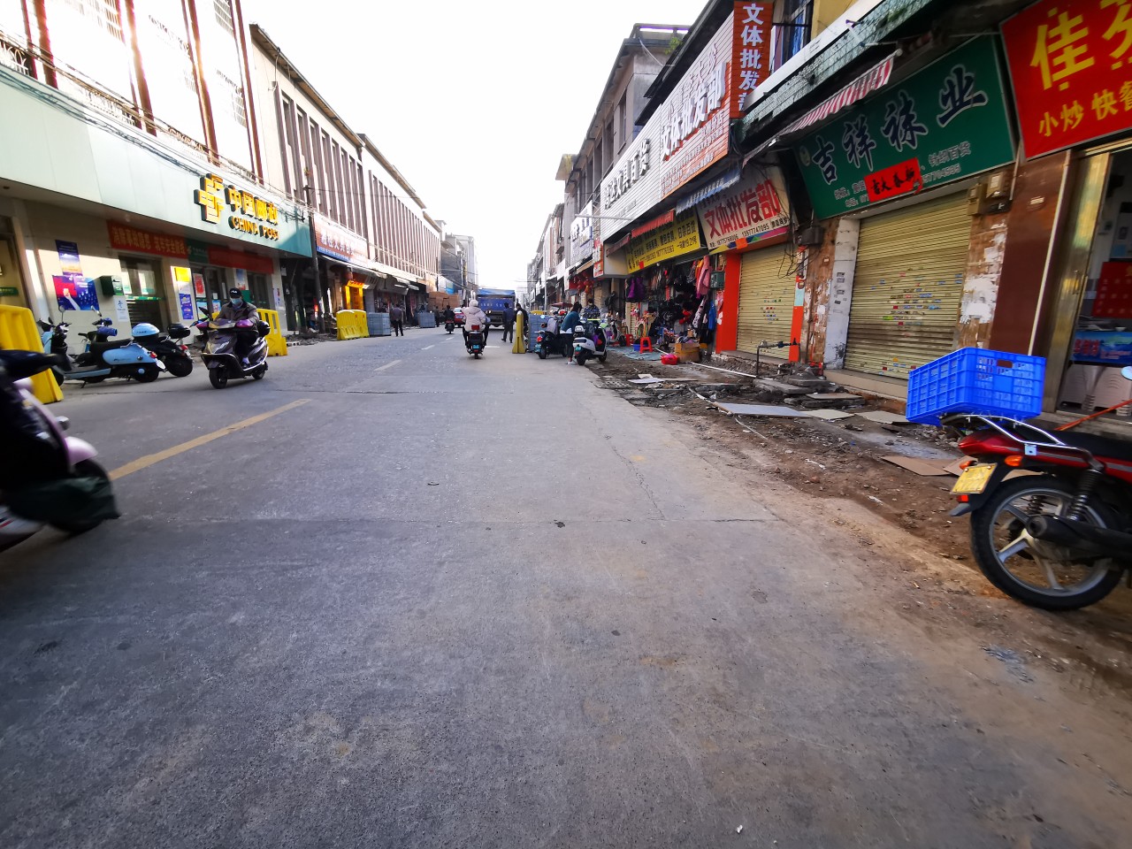 钦州一马路为何如此热闹?